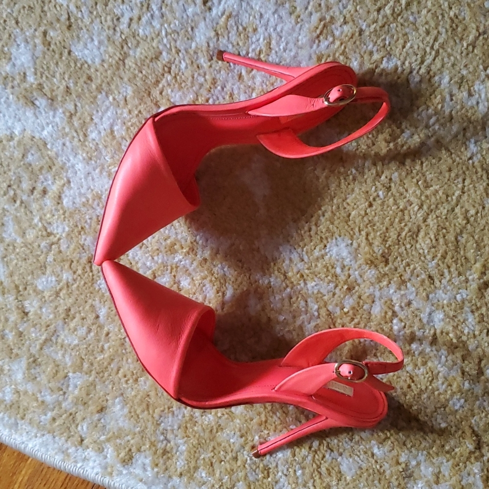 Gorgeous Schutz Slingback Pumps!